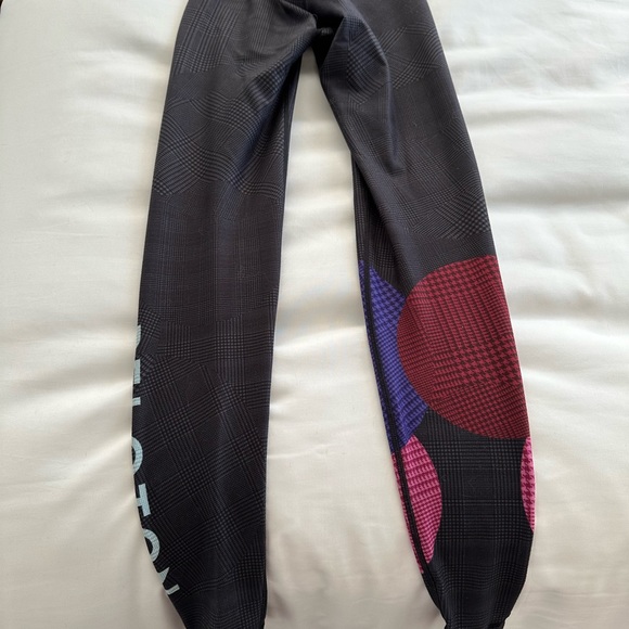 Peloton x WITH Topsy Turvy High Rise Reversible Leggings XS - Picture 8 of 10